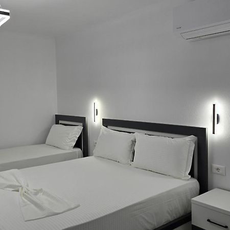 Guest House Pogradeci Bagian luar foto