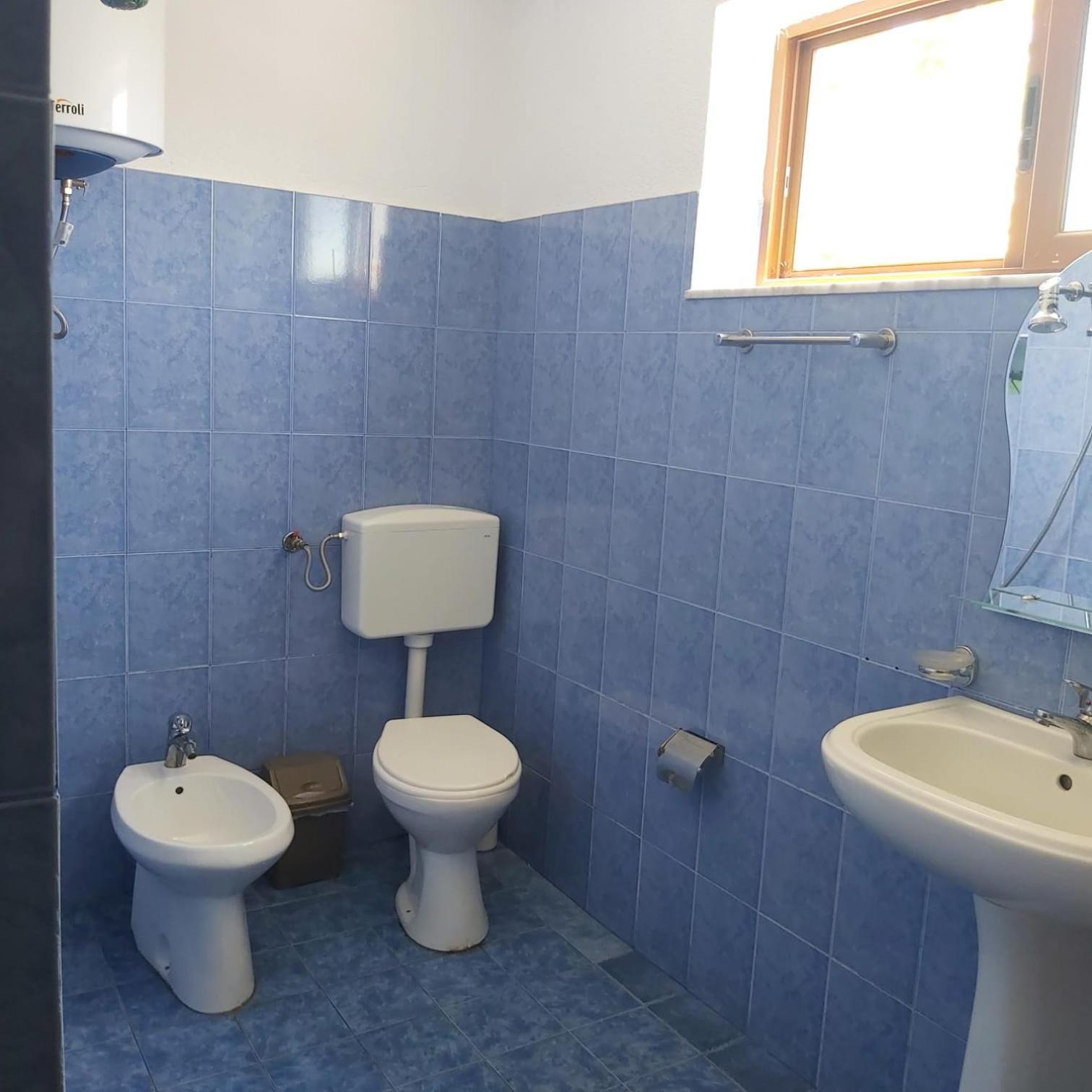 Guest House Pogradeci Bagian luar foto