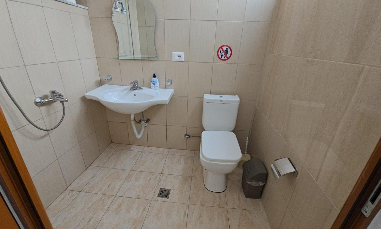 Guest House Pogradeci Bagian luar foto