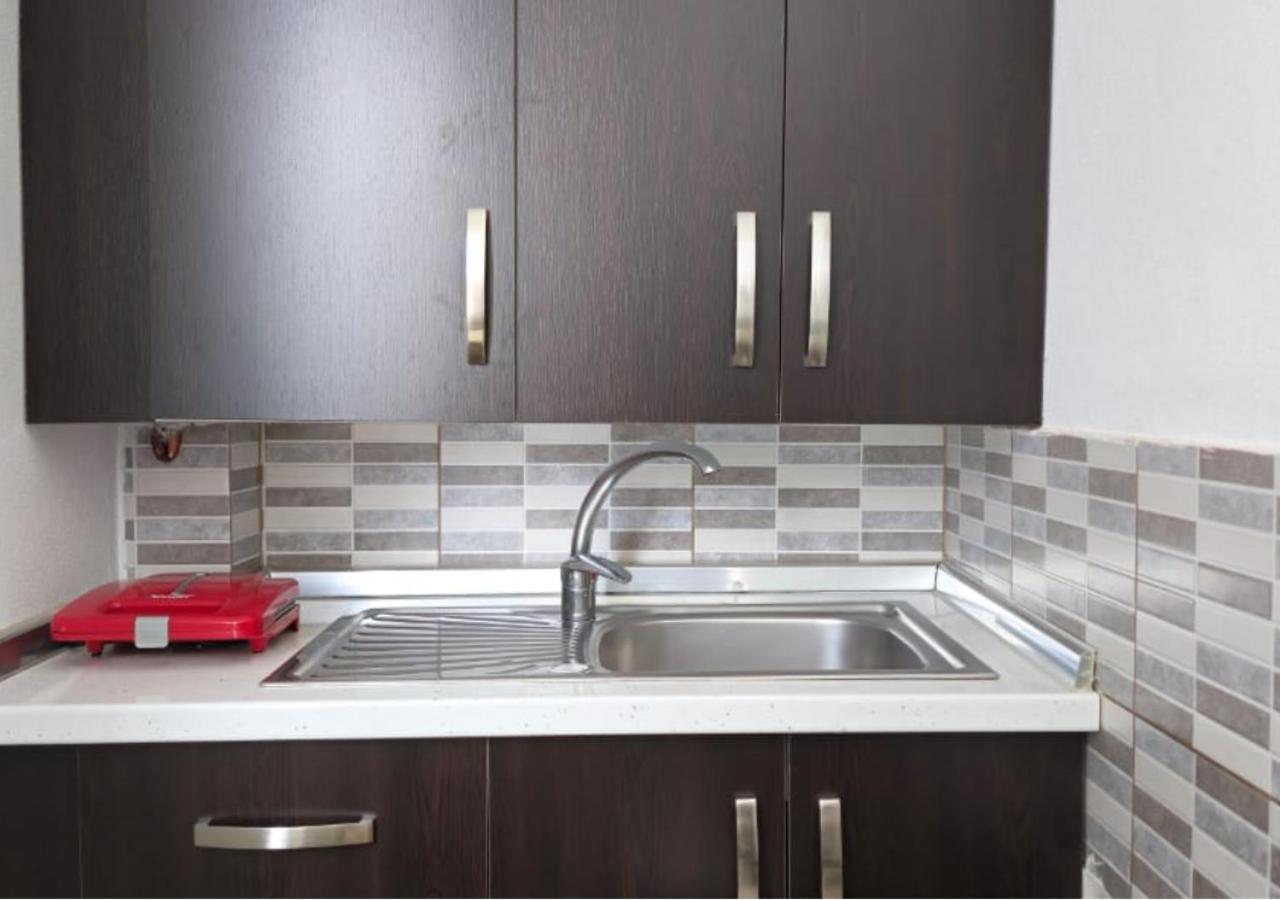 Guest House Pogradeci Bagian luar foto