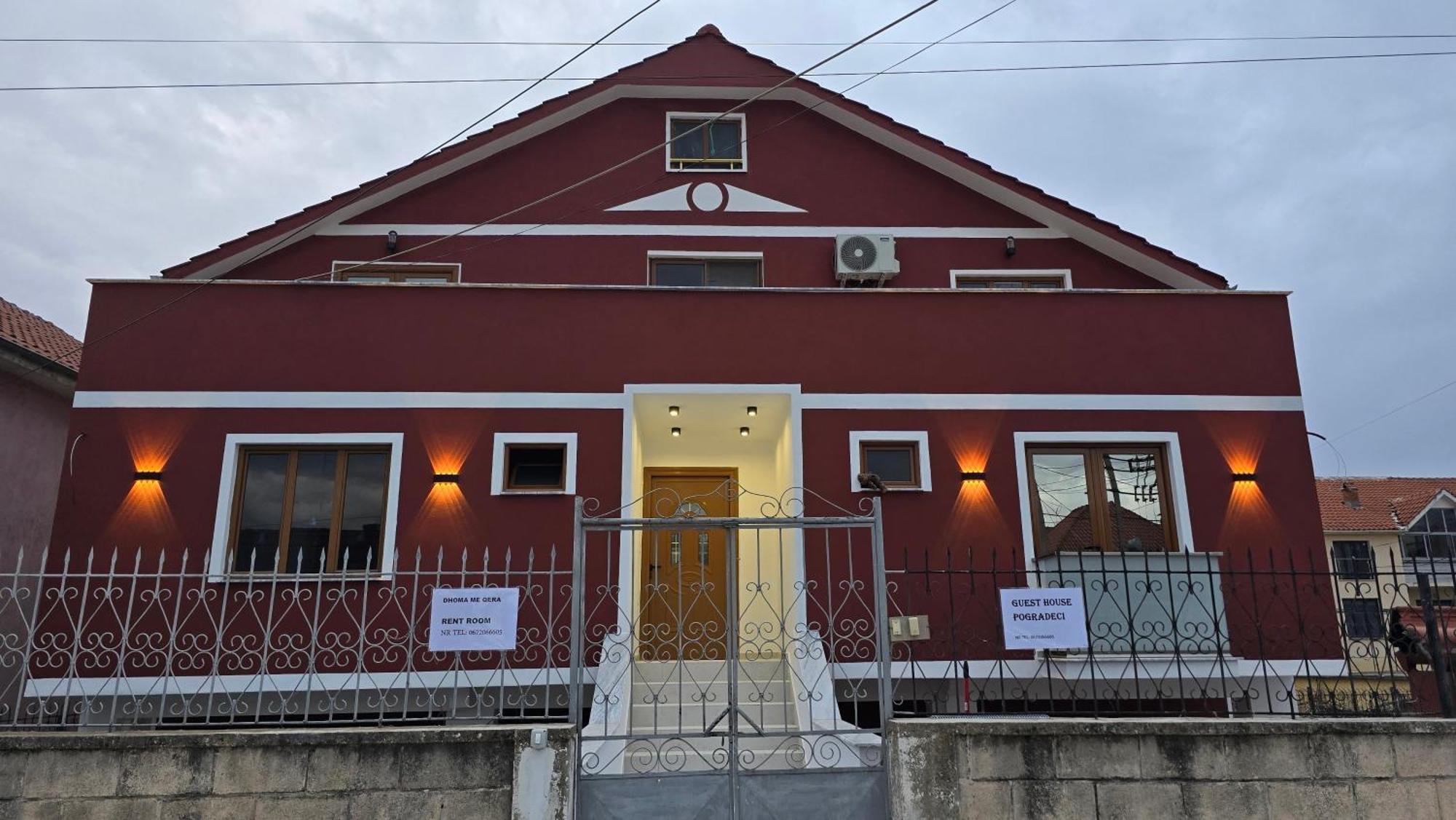 Guest House Pogradeci Bagian luar foto