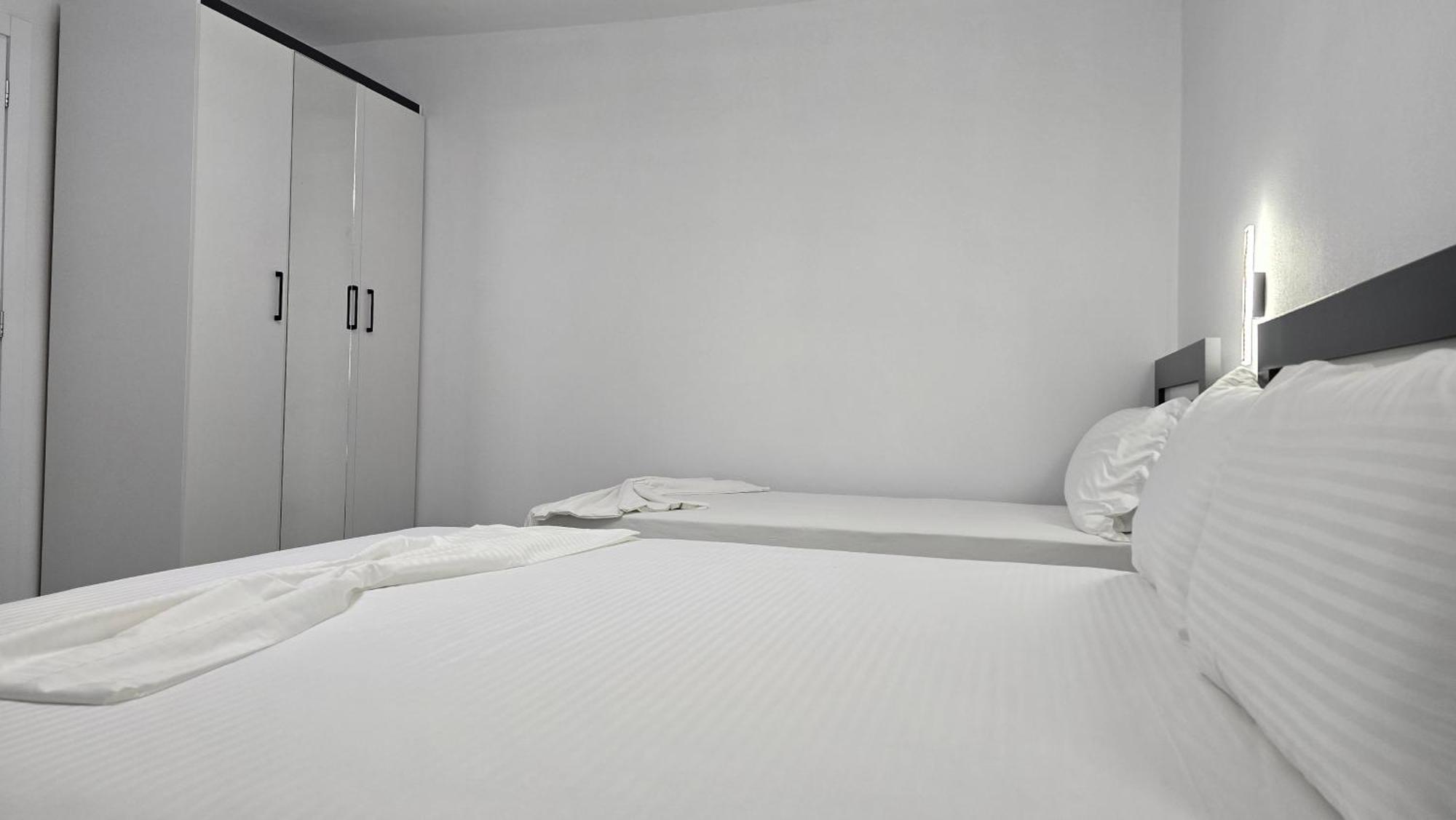 Guest House Pogradeci Bagian luar foto