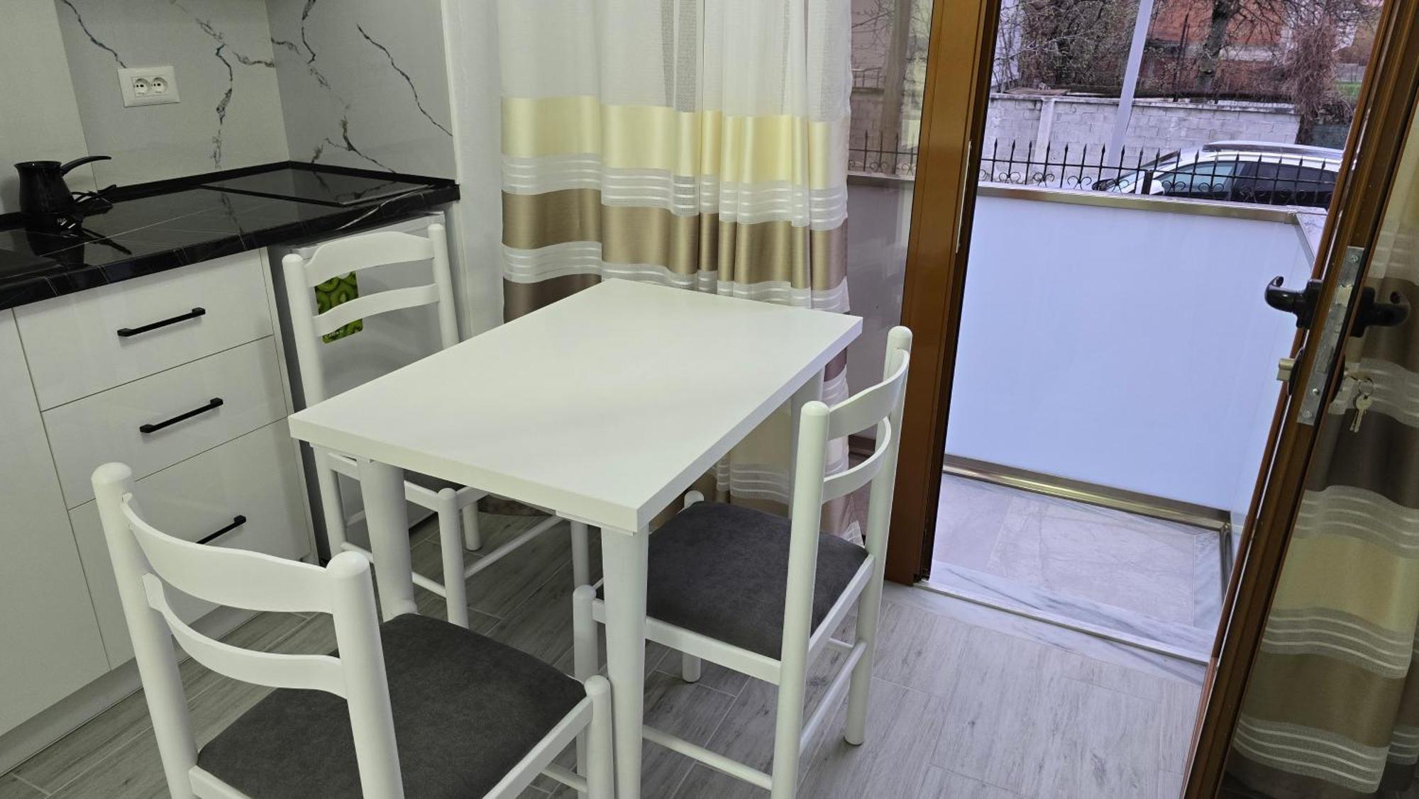 Guest House Pogradeci Bagian luar foto