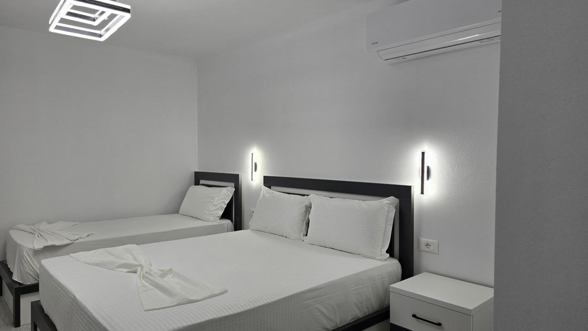 Guest House Pogradeci Bagian luar foto