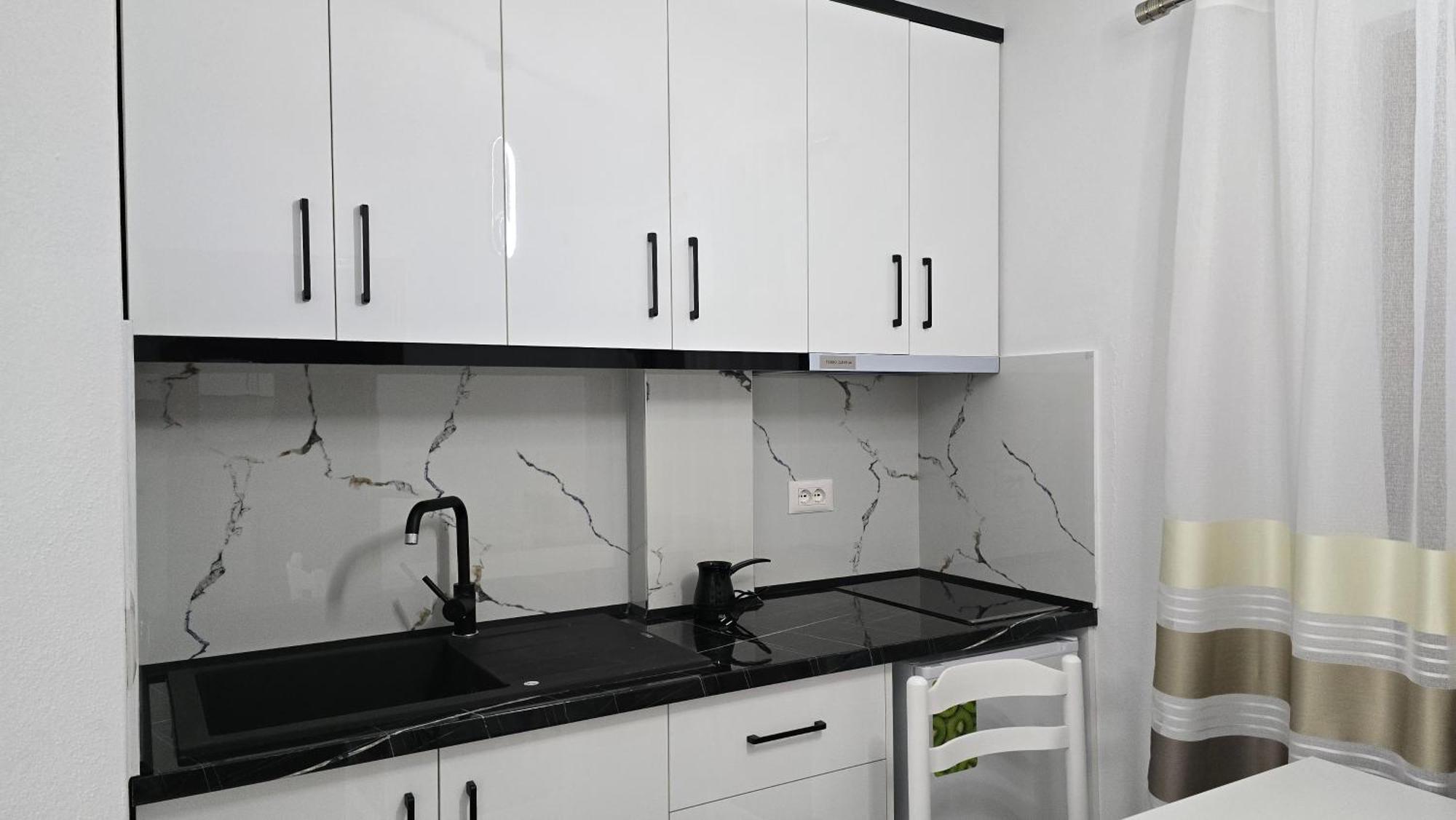 Guest House Pogradeci Bagian luar foto